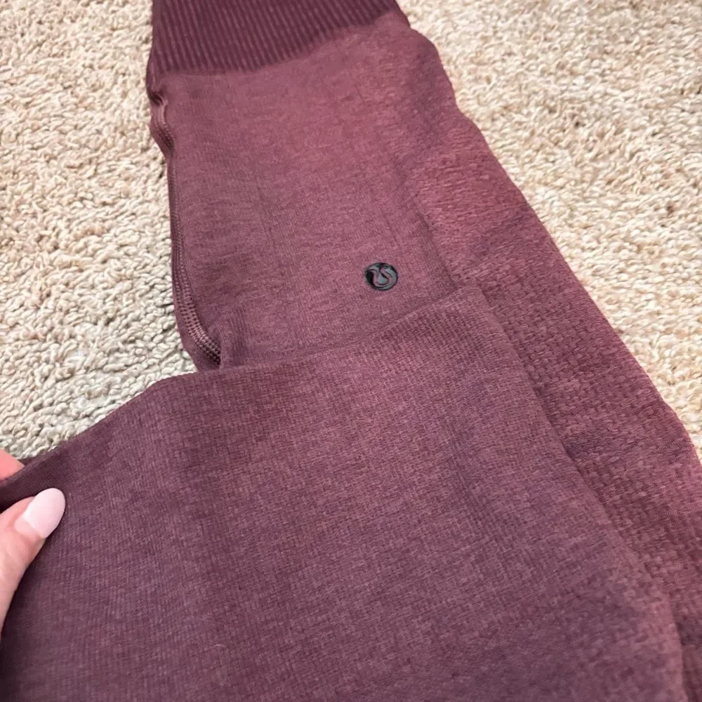 LULULEMON 25’ leggings Textured Plum/Maroon Leggings